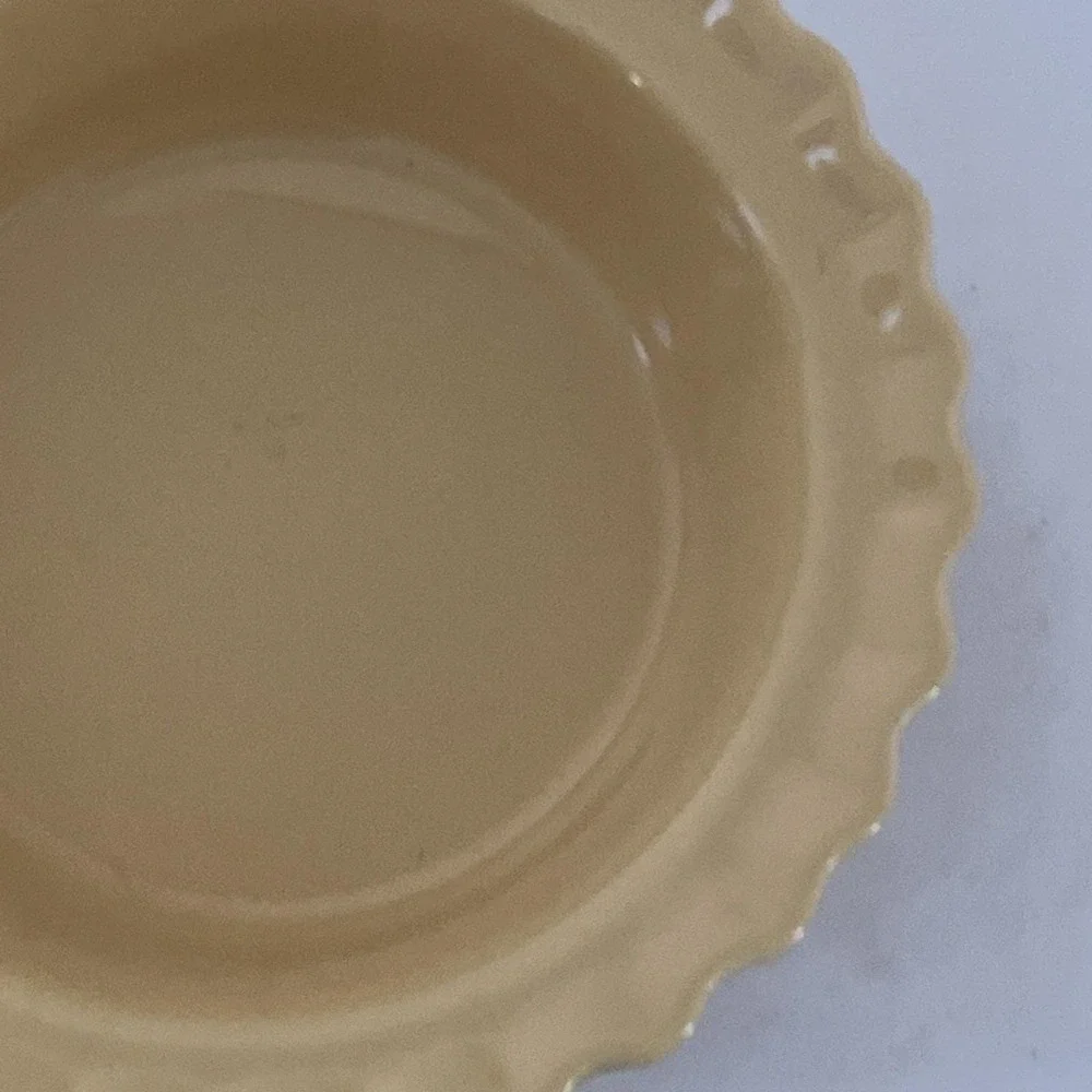 Chantal Yellow Scalloped Edge Pie Dish Freezer Microwave Bake Serve Stoneware